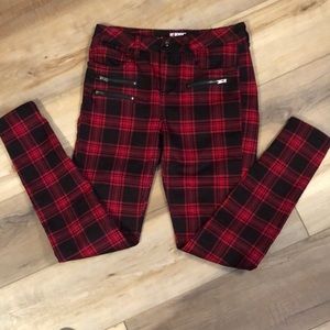 HT DENIM HI-RISE SUPER SKINNY SIZE 1 RED & BLACK PLAID JEANS
